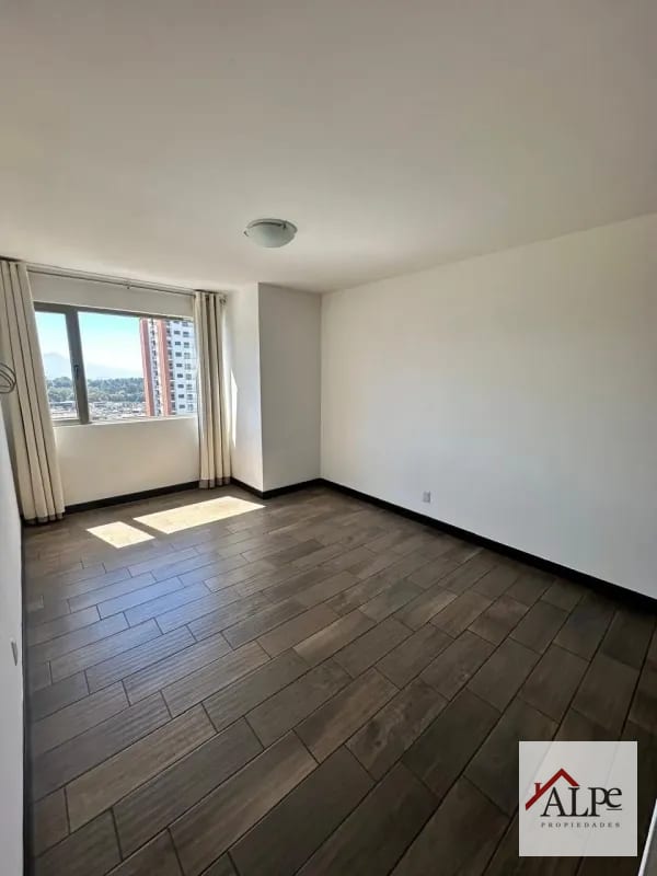 PENTHOUSE CON TERRAZA ZONA 10 — Apartamento en Alquiler en Verona, Zona 10, Guatemala, Ciudad — foto 7 de 15
