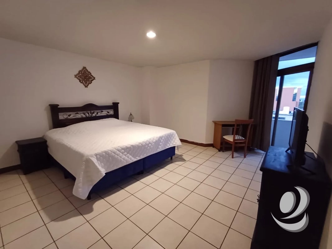 APARTAMENTO AMUEBLADO EN RENTA EDIFICIO AVENIDA ZONA 10 - 4