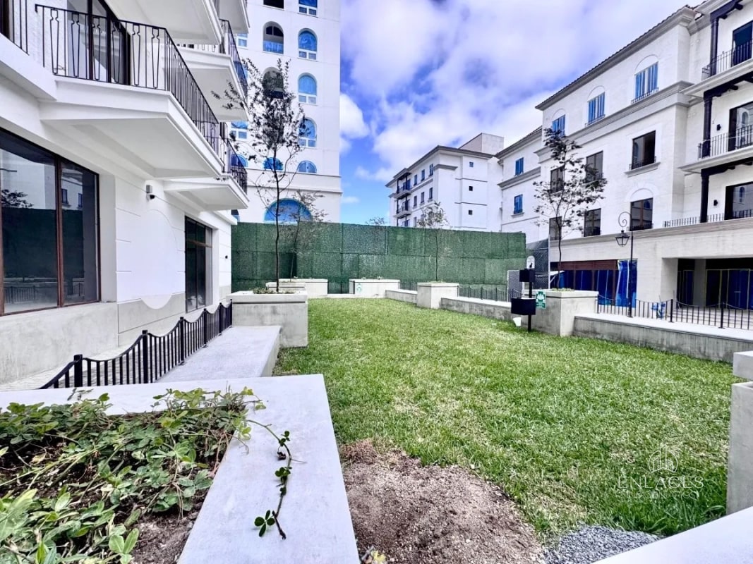 Zona 16 • Apartamento en Renta • Antares de Cayalá • Estudio - 11