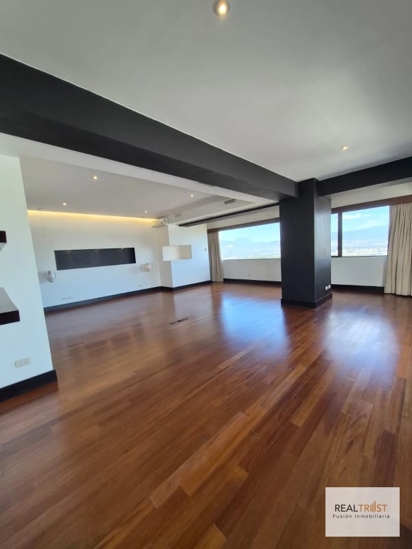 EN VENTA ESPECTACULAR PENTHOUSE - 2