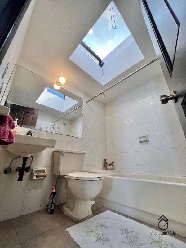 Apartamento amplio con balcones - 2