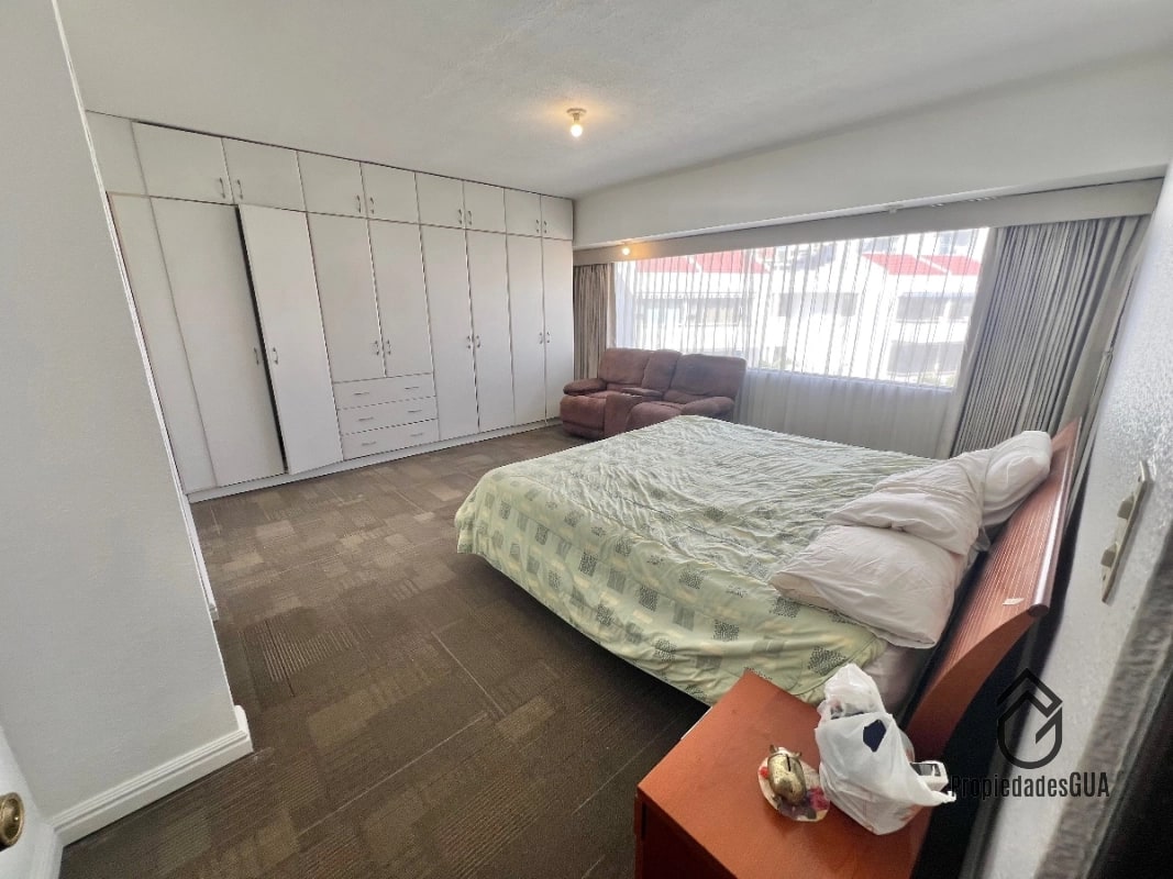 Apartamento amplio con balcones - 1