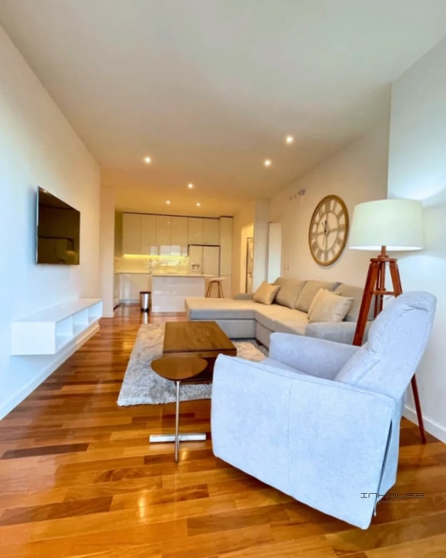 APARTAMENTO EN RENTA ZONA 10 AMUEBLADO FRENTE AL OBELISCO - 8
