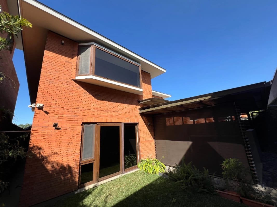 Casa Venta Condominio Exclusivo la Joya Zona 10, 4 Dormitorios, 440 Mts2 , 3.5 BAÑOS~4 Parqueos $1,000,000 Dolares — Casa en Venta en Zona 10, Guatemala, Ciudad — foto 10 de 11