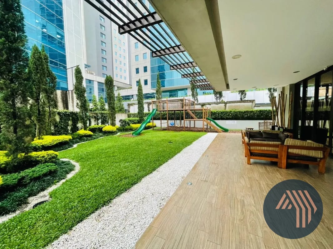VENTA DE AMPLIO APARTAMENTO DE 2 NIVELES - VEINTI4, ZONA 10 — Apartamento en Alquiler en Veinti4, Zona 10, Guatemala, Ciudad — foto 8 de 16
