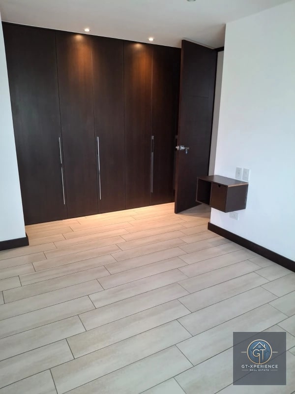 Lindo apartamento en renta en Edificio Liv, zona 15 - 11