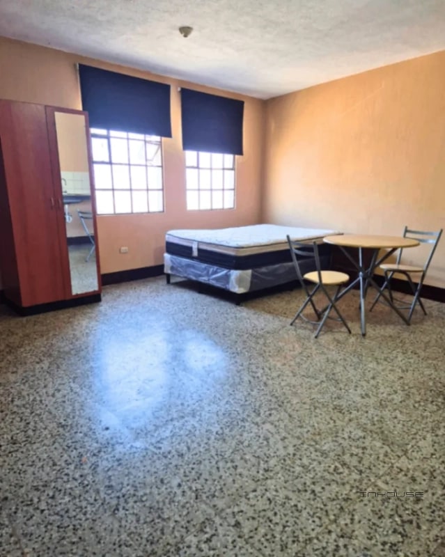 HABITACIÓN EN RENTA EN ZONA 12 AMUEBLADA - 2