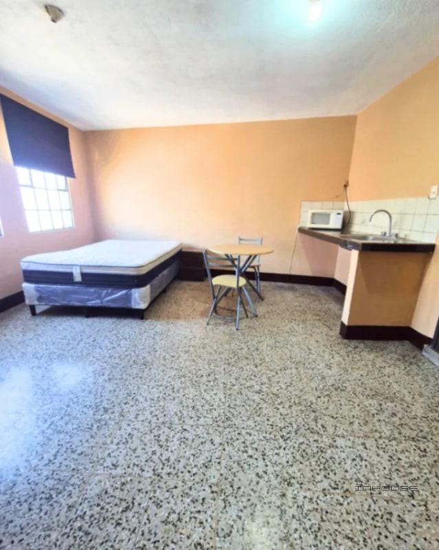 HABITACIÓN EN RENTA EN ZONA 12 AMUEBLADA - 1