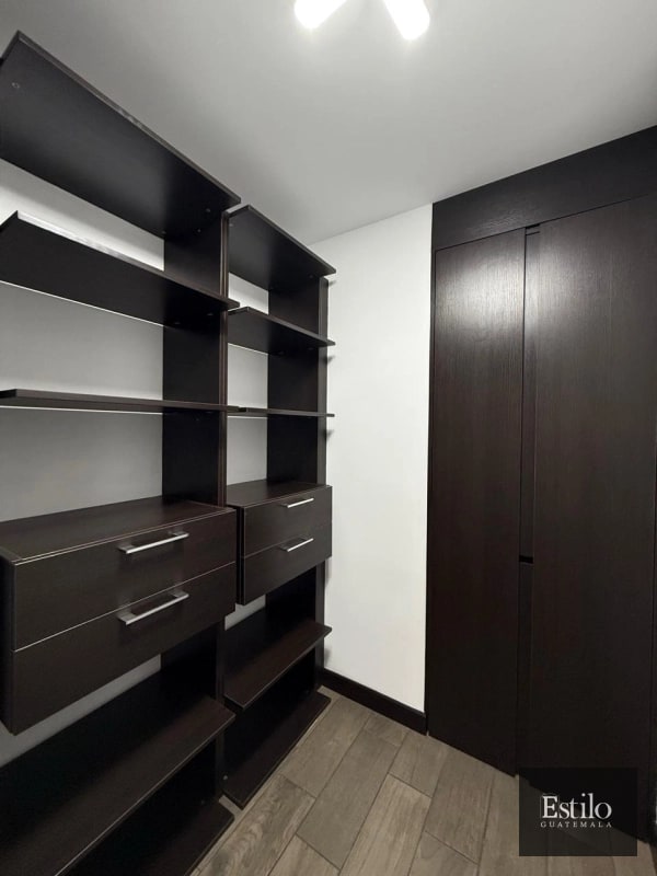 APARTAMENTO EN ZONA 10 - 4