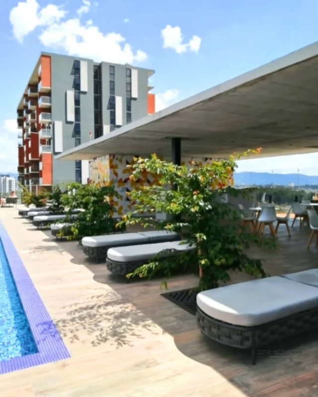 APARTAMENTO EN VENTA ZONA 11 EN PRIMER NIVEL CON JARDIN - 7