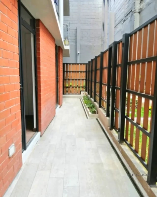 APARTAMENTO EN VENTA ZONA 11 EN PRIMER NIVEL CON JARDIN - 5
