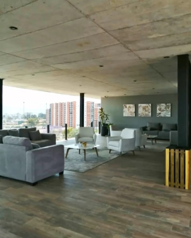 APARTAMENTO EN VENTA ZONA 11 EN PRIMER NIVEL CON JARDIN - 4