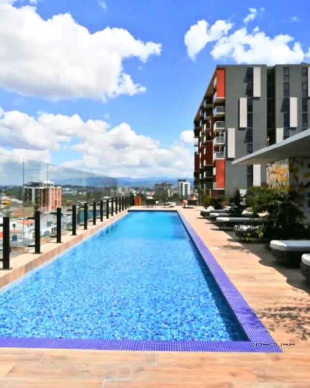 APARTAMENTO EN VENTA ZONA 11 EN PRIMER NIVEL CON JARDIN - 11