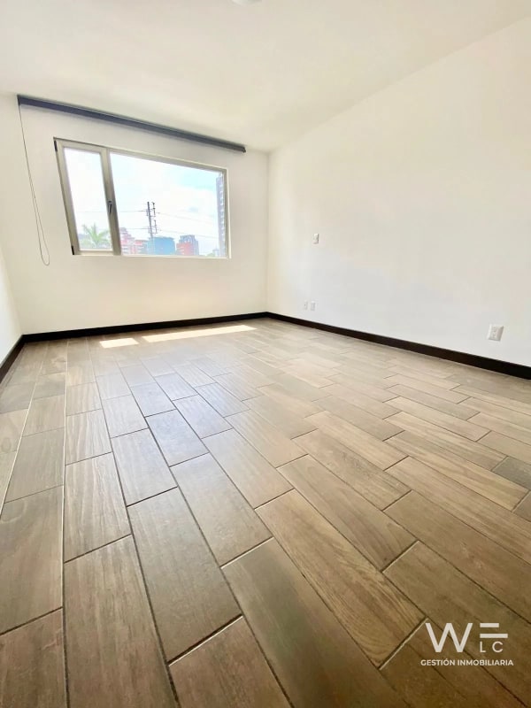 VENDO APARTAMENTO ZONA 10 - 8