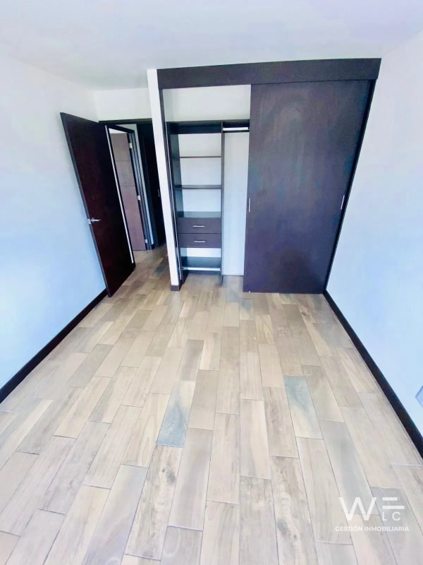 VENDO APARTAMENTO ZONA 10 - 6