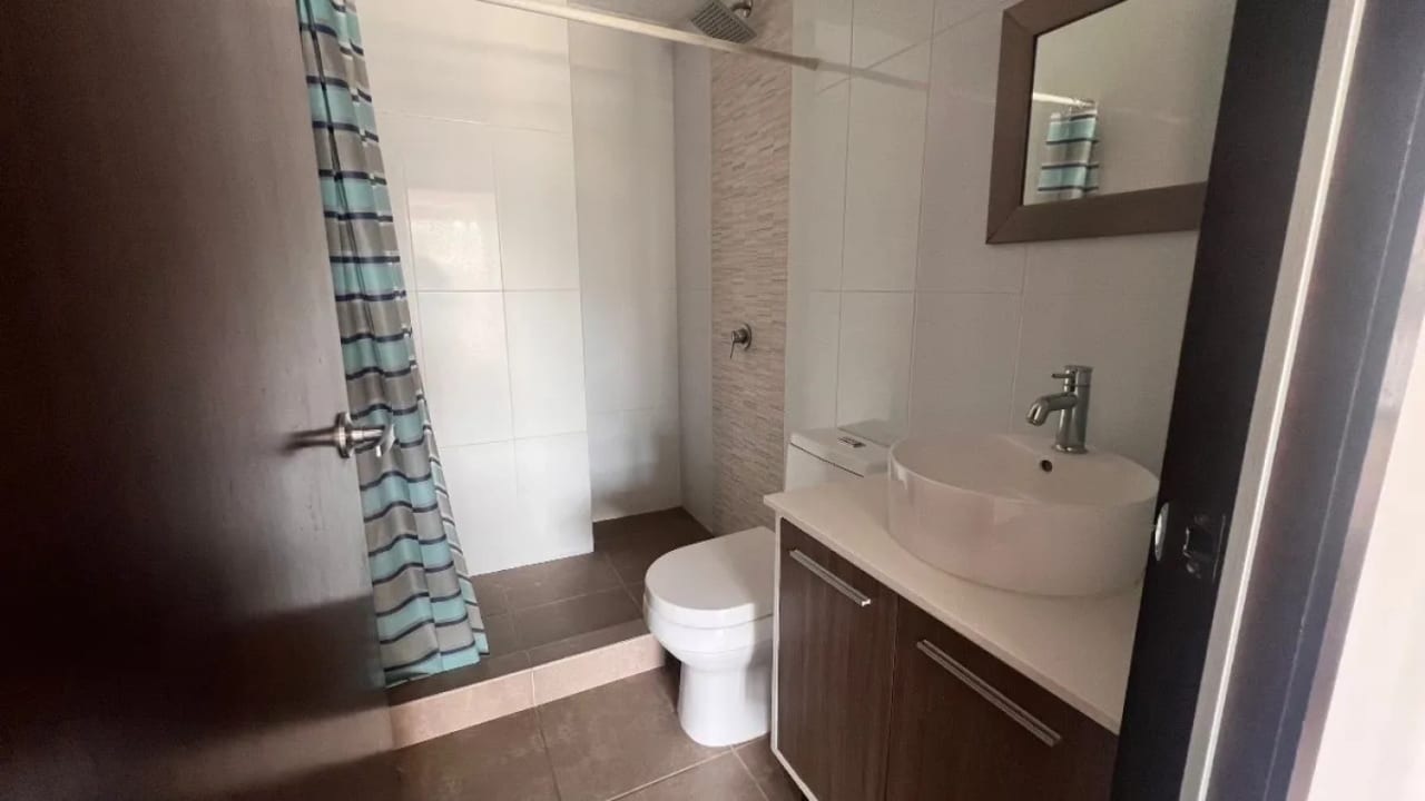 ALQUILER DE APARTAMENTO EN EDIFICIO 20/21, ZONA 16 — Apartamento en Alquiler en San Isidro 20/21, Zona 16, Guatemala, Ciudad — foto 7 de 12
