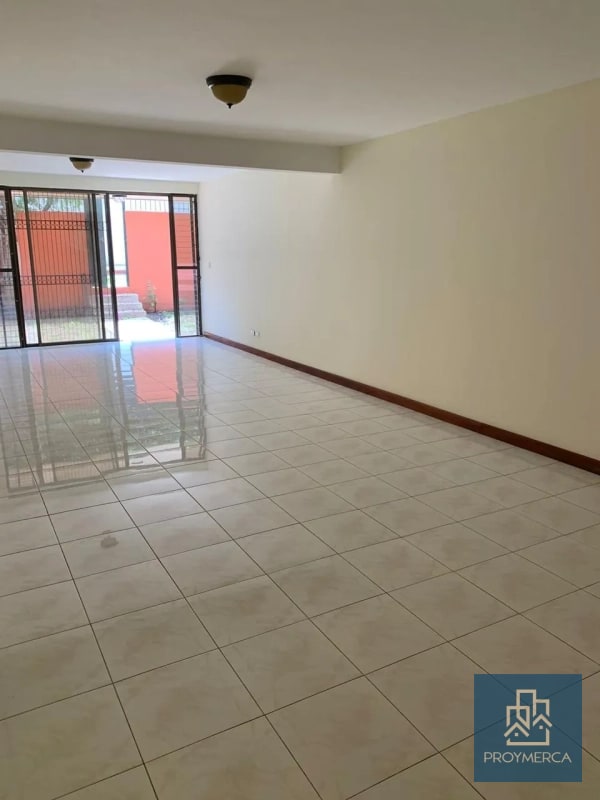 Apartamento con jardín en venta, Zona 10 - 9