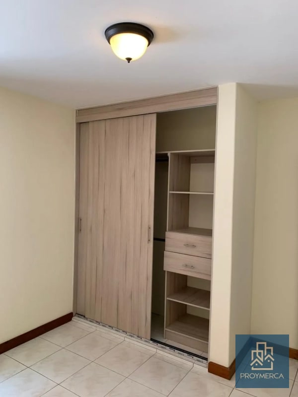 Apartamento con jardín en venta, Zona 10 - 7