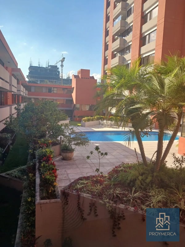 Apartamento con jardín en venta, Zona 10 - 2