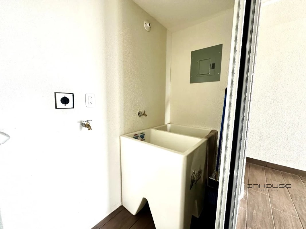 APARTAMENTO EN RENTA ZONA 10 DE MIXCO - 11