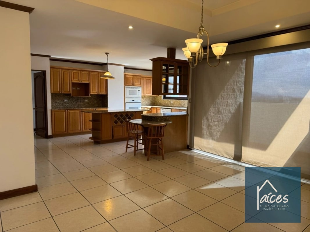 Apartamento PH en venta Zona 10 a una cuadra de La Estación (20) - 9
