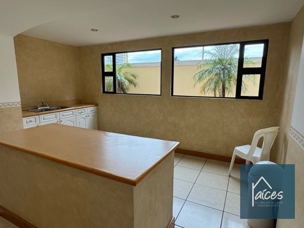 Apartamento PH en venta Zona 10 a una cuadra de La Estación (20) - 5