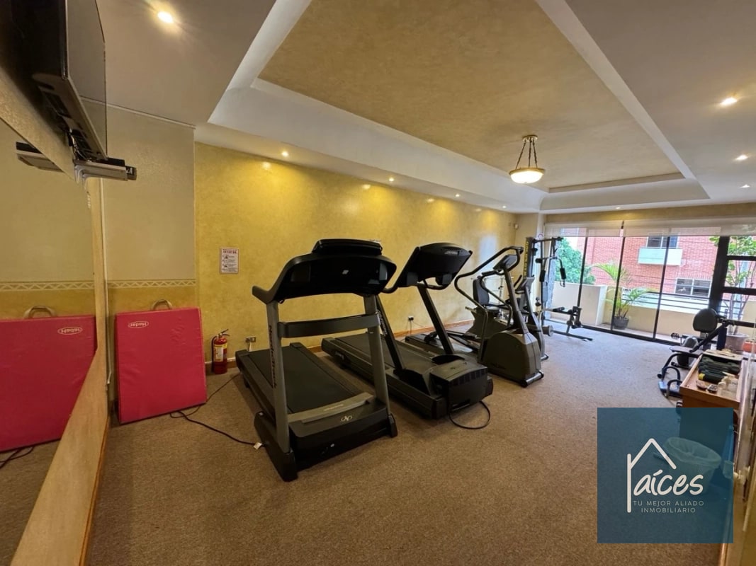 Apartamento PH en venta Zona 10 a una cuadra de La Estación (20) - 2
