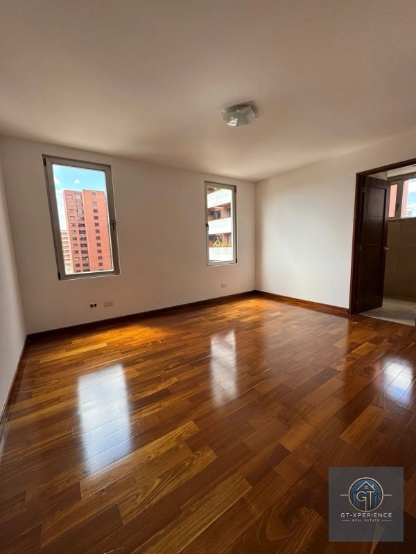 Lindo y amplio apartamento en edificio Aria, zona 10 - 12