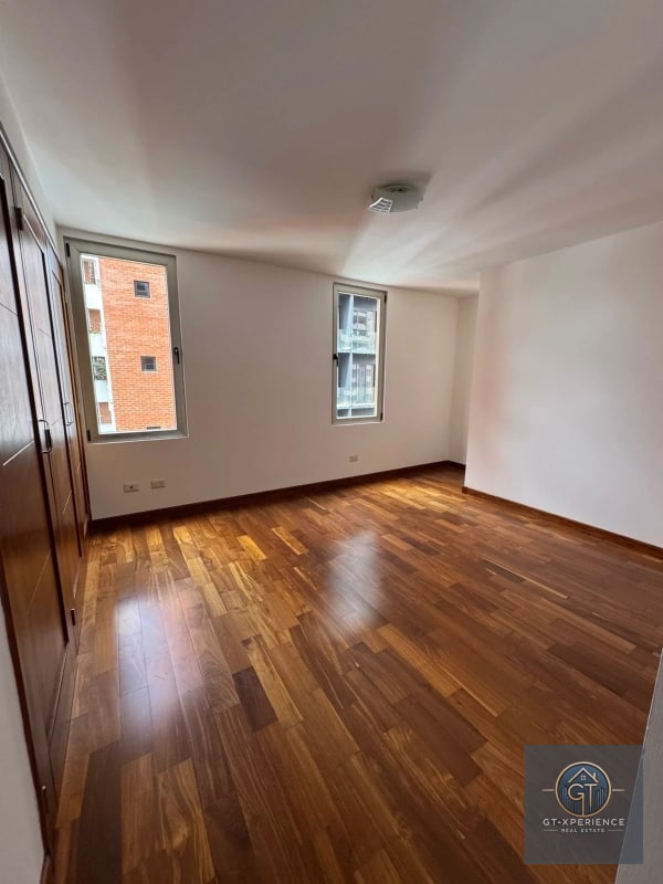 Lindo y amplio apartamento en edificio Aria, zona 10 - 9