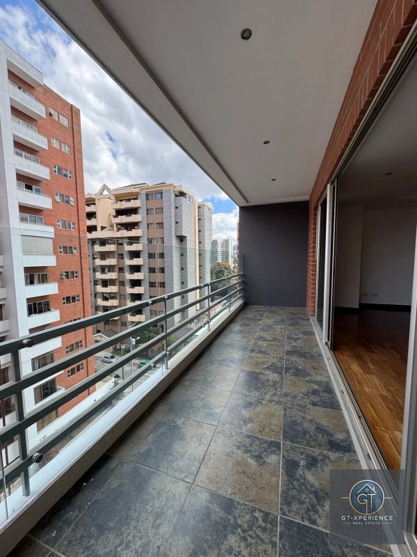 Lindo y amplio apartamento en edificio Aria, zona 10 - 5