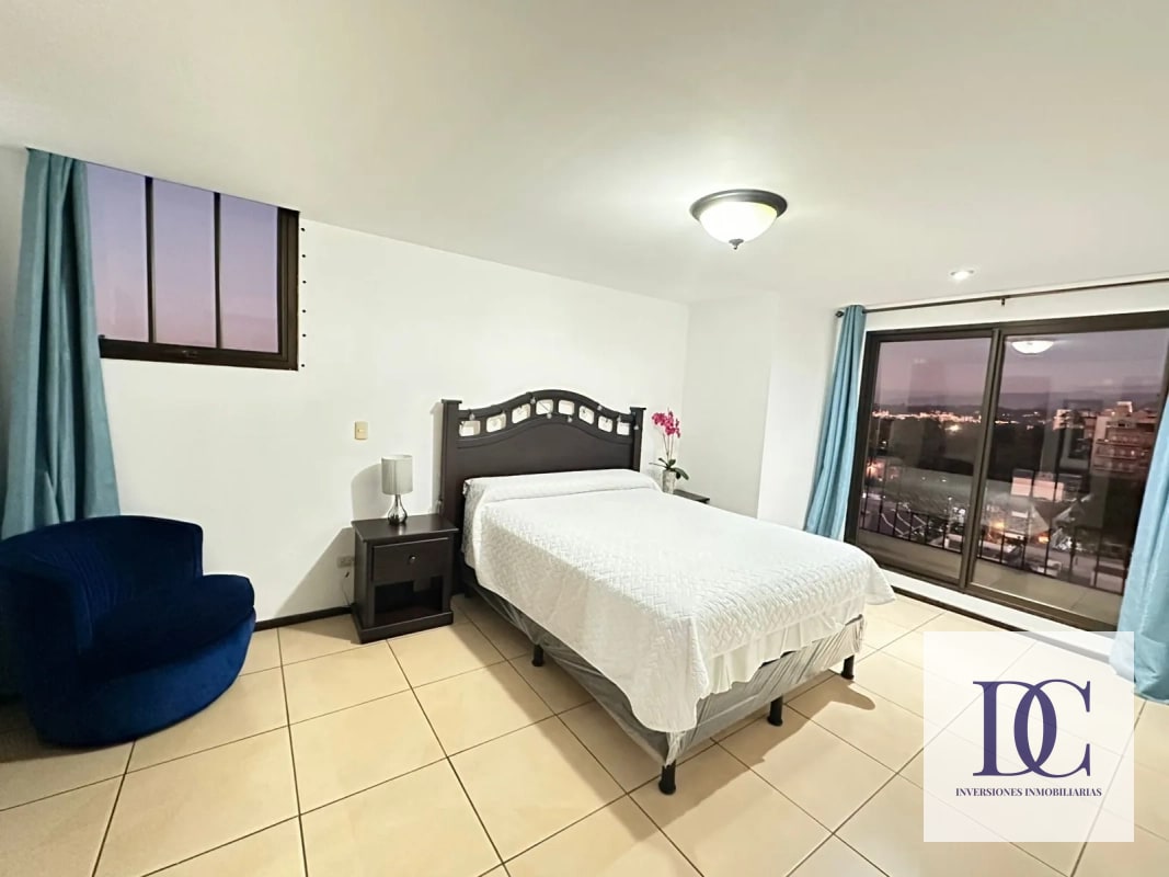 📍 APARTAMENTO EN RENTA AMUEBLADO – EDIFICIO MADELEINE | ZONA 10 - 5