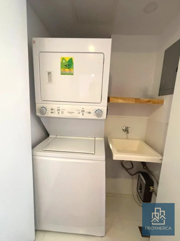 Apartamento con excelente ubicación en alquiler, Edificio Céntrico, Zona 5 - 2