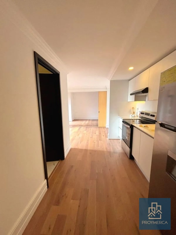 Apartamento con excelente ubicación en alquiler, Edificio Céntrico, Zona 5 - 1