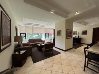Renta amplio apartamento amueblado 3 Dormitorios | Milenia Zona 10 — Apartamento en Alquiler en Milenia, Zona 10, Guatemala, Ciudad — miniatura 1 de 17