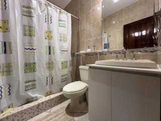 Renta amplio apartamento amueblado 3 Dormitorios | Milenia Zona 10 — Apartamento en Alquiler en Milenia, Zona 10, Guatemala, Ciudad — miniatura 5 de 17