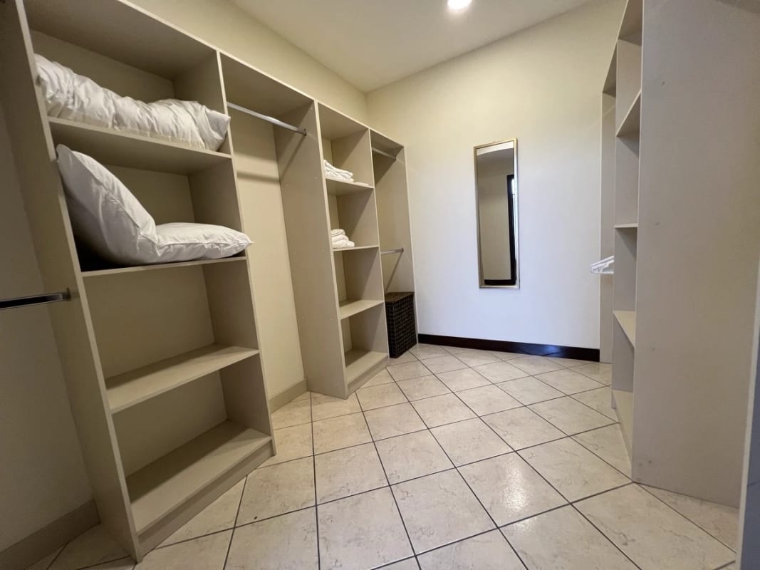 Renta amplio apartamento 3 Dormitorios | Milenia Zona 10 — Apartamento en Alquiler en Milenia, Zona 10, Guatemala, Ciudad — foto 8 de 17