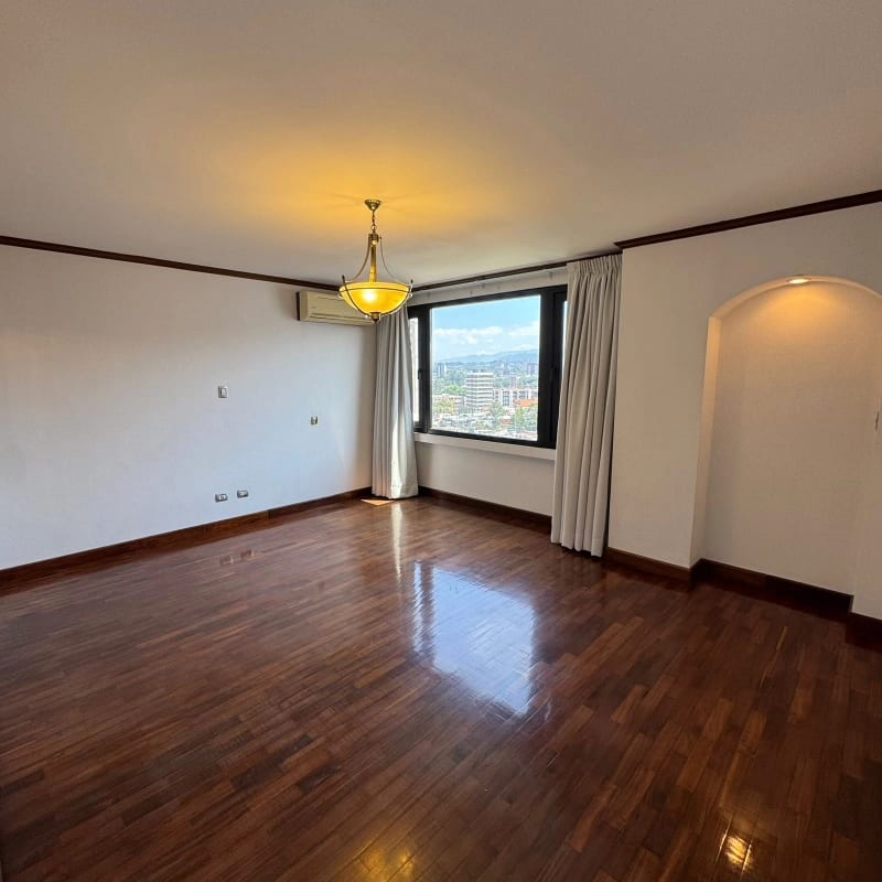 Apartamento en venta | 4 hab | 4 parqueos | Torre Castelar zona 10 — Apartamento en Venta en Torre Castelar, Zona 10, Guatemala, Ciudad — foto 7 de 13