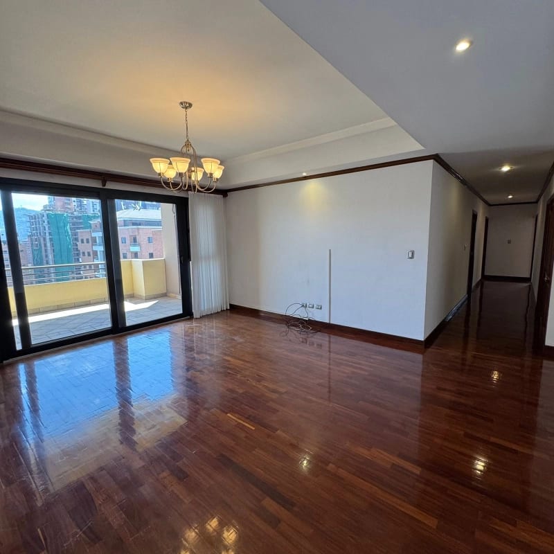 Apartamento en venta | 4 hab | 4 parqueos | Torre Castelar zona 10 — Apartamento en Venta en Torre Castelar, Zona 10, Guatemala, Ciudad — foto 5 de 13