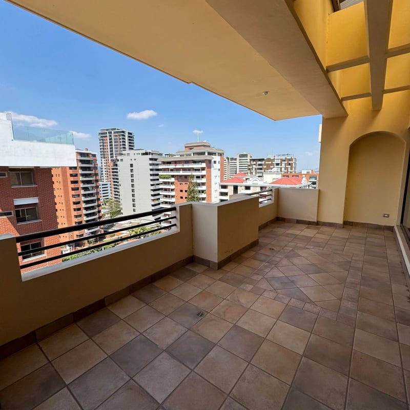 Apartamento en venta | 4 hab | 4 parqueos | Torre Castelar zona 10 — Apartamento en Venta en Torre Castelar, Zona 10, Guatemala, Ciudad — foto 2 de 13