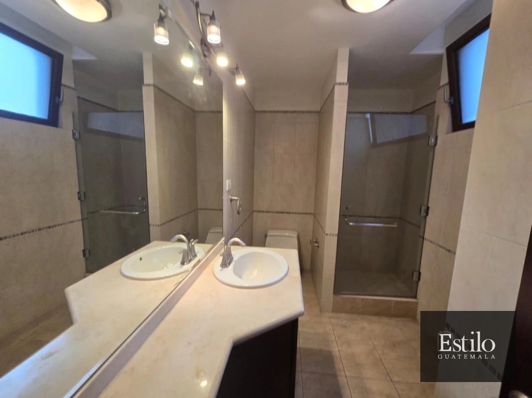 APARTAMENTO EN RENTA ZONA 14 - 4