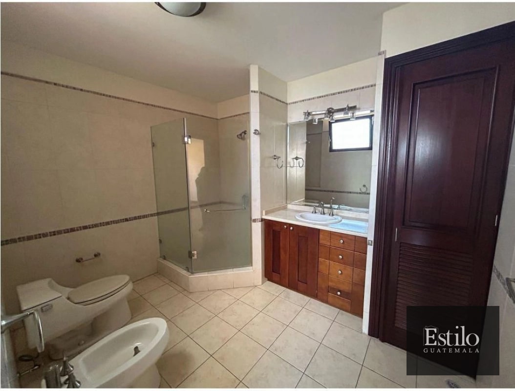 APARTAMENTO EN RENTA ZONA 14 - 1