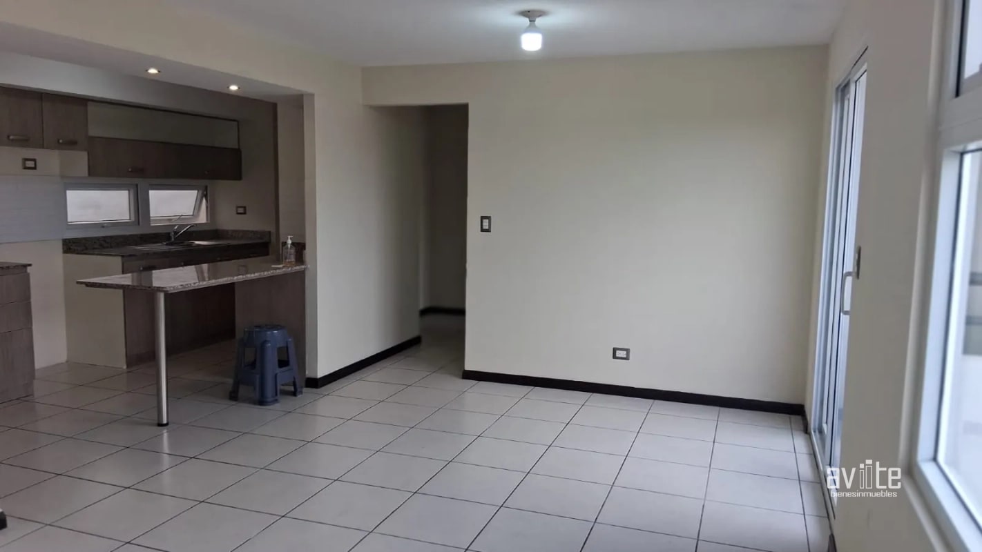Condado Naranjo, aparamento nivel medio con balcón Q1,400,000 - 13