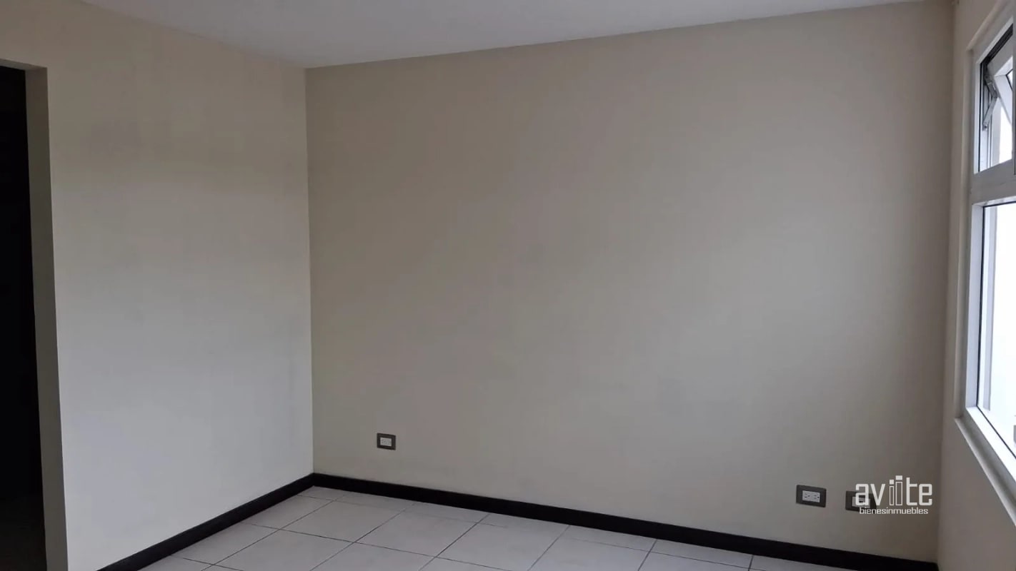 Condado Naranjo, aparamento nivel medio con balcón Q1,400,000 - 11
