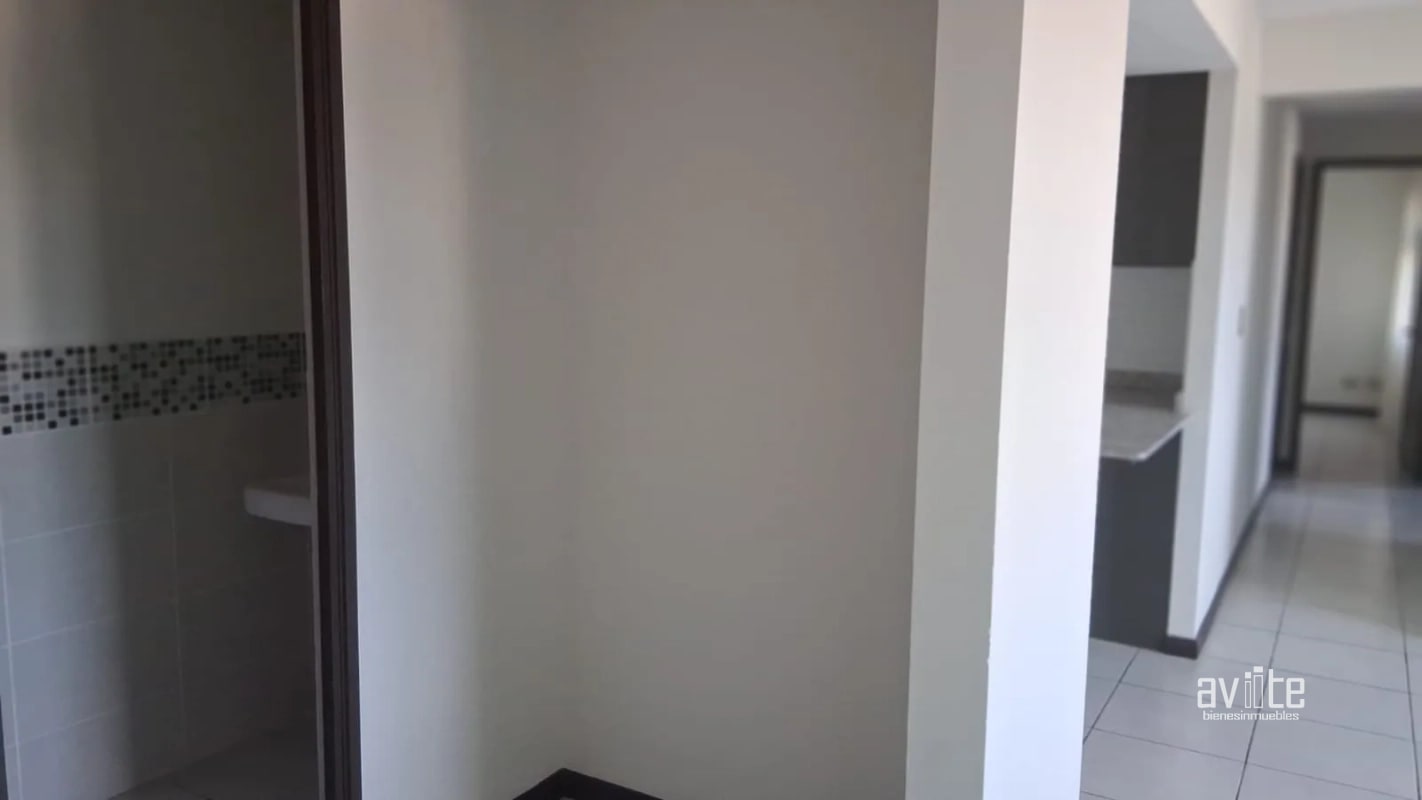 Condado Naranjo, aparamento nivel medio con balcón Q1,400,000 - 10