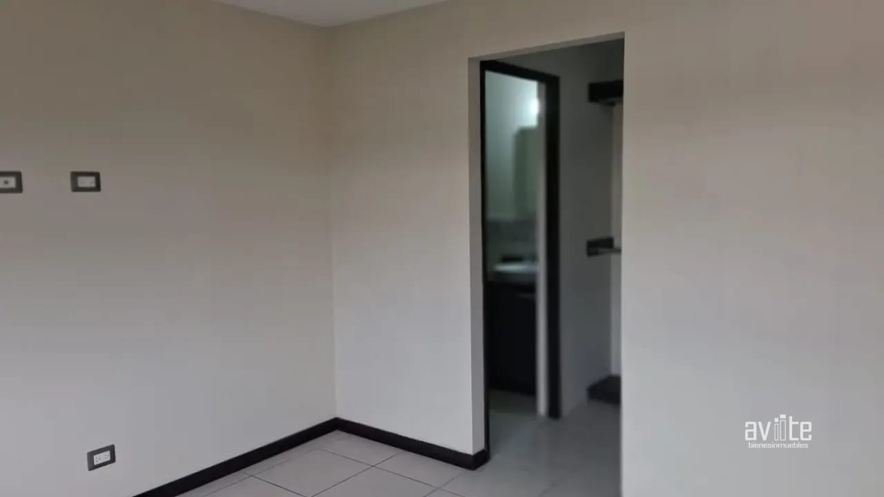Condado Naranjo, aparamento nivel medio con balcón Q1,450,000 — Apartamento en Venta en Condado Naranjo, Zona 4 Mixco, Guatemala, Ciudad — foto 10 de 15