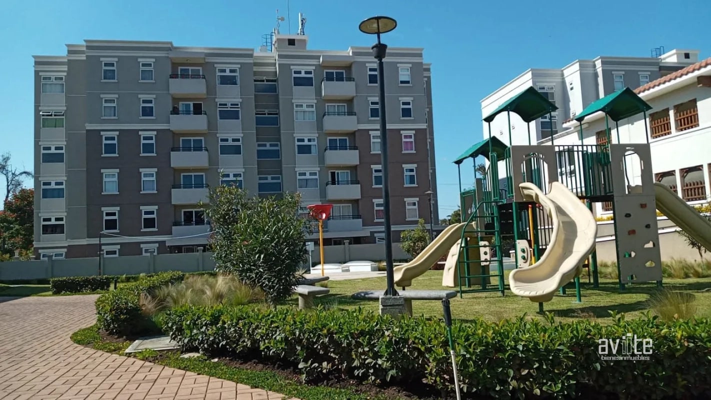 Condado Naranjo, aparamento nivel medio con balcón Q1,400,000 - 1