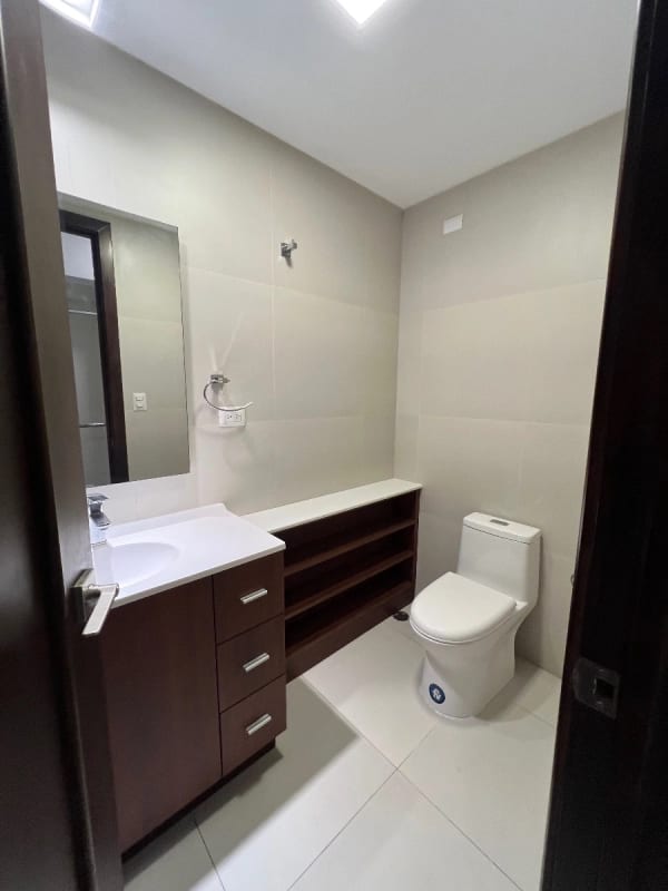 APARTAMENTO RENTA ZONA 15, VH2, 88 MTS2 , 1 DORMITORIO, 1.5 BAÑOS, 2 PARQUEOS TANDEM $1,125 — Apartamento en Alquiler en Vista Hermosa II, Zona 15, Guatemala, Ciudad — foto 6 de 8