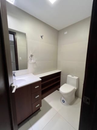 APARTAMENTO RENTA ZONA 15, VH2, 88 MTS2 , 1 DORMITORIO, 1.5 BAÑOS, 2 PARQUEOS TANDEM $1,125 — Apartamento en Alquiler en Vista Hermosa II, Zona 15, Guatemala, Ciudad — miniatura 6 de 8