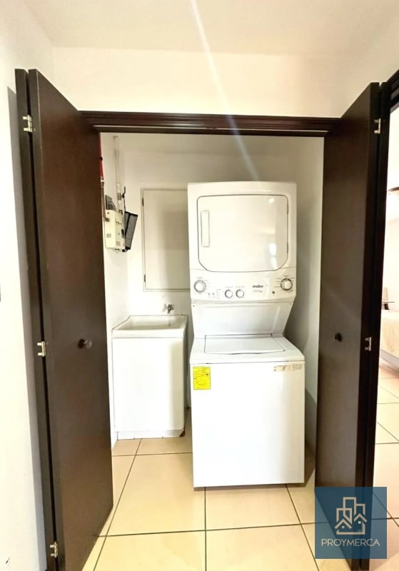 Apartamento amueblado en alquiler, Edificio Madeleine, Zona 10 - 2