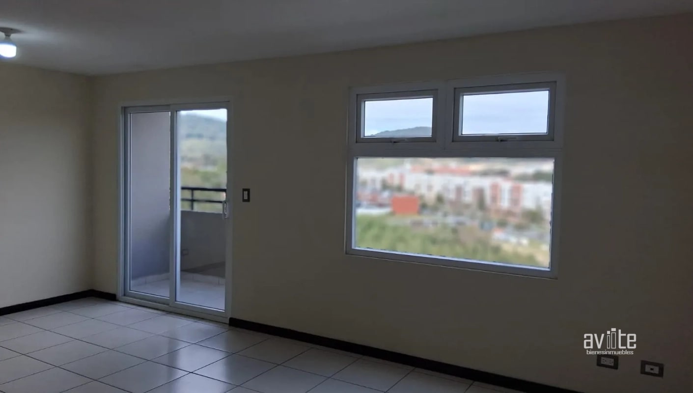 CONDADO NARANJO:   Apartamento en nivel medio en venta Q1,400,000.00 más impuestos - 3